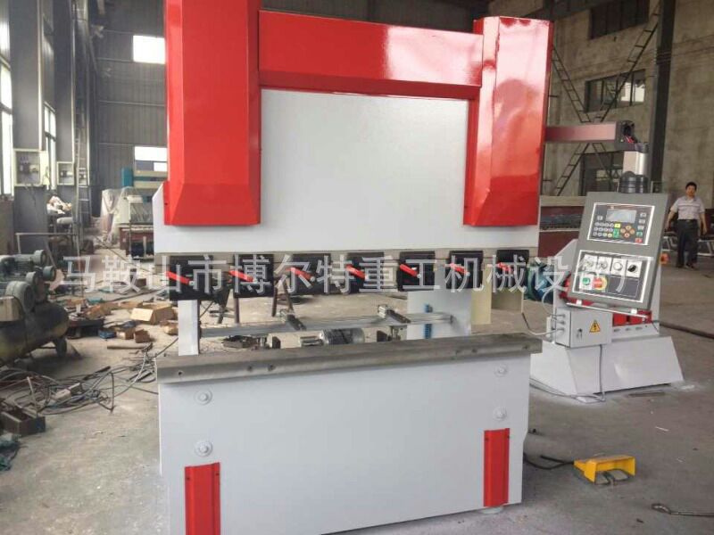 小型數(shù)控折彎機(jī)