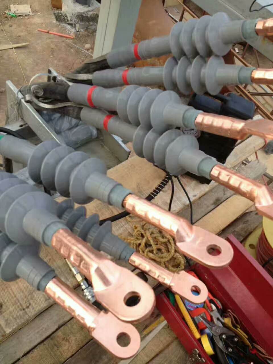 1513216171852105.jpg 充電液壓鉗壓出銅鼻子.jpg